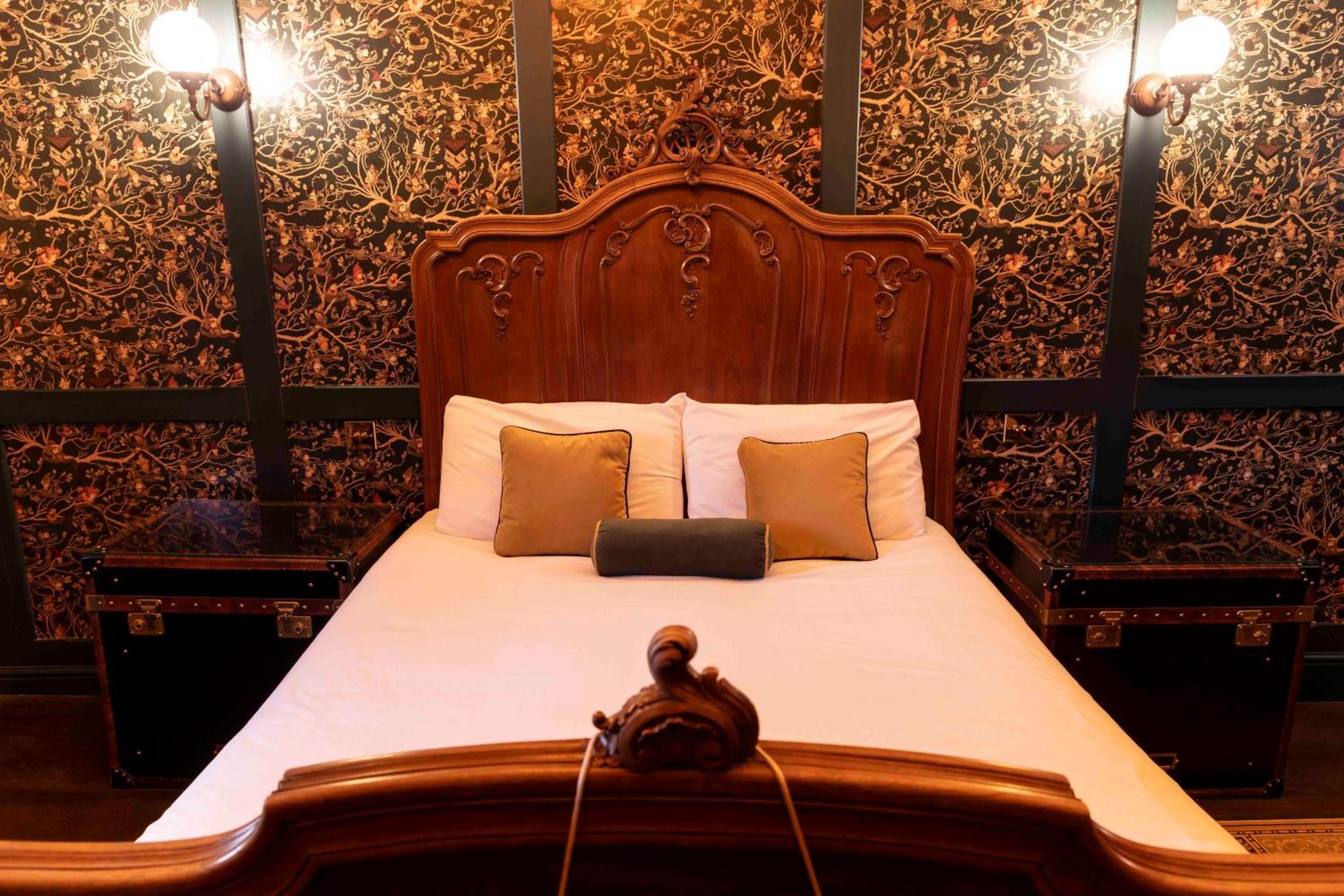 The Dirty Bottles Hotel Алник Экстерьер фото
