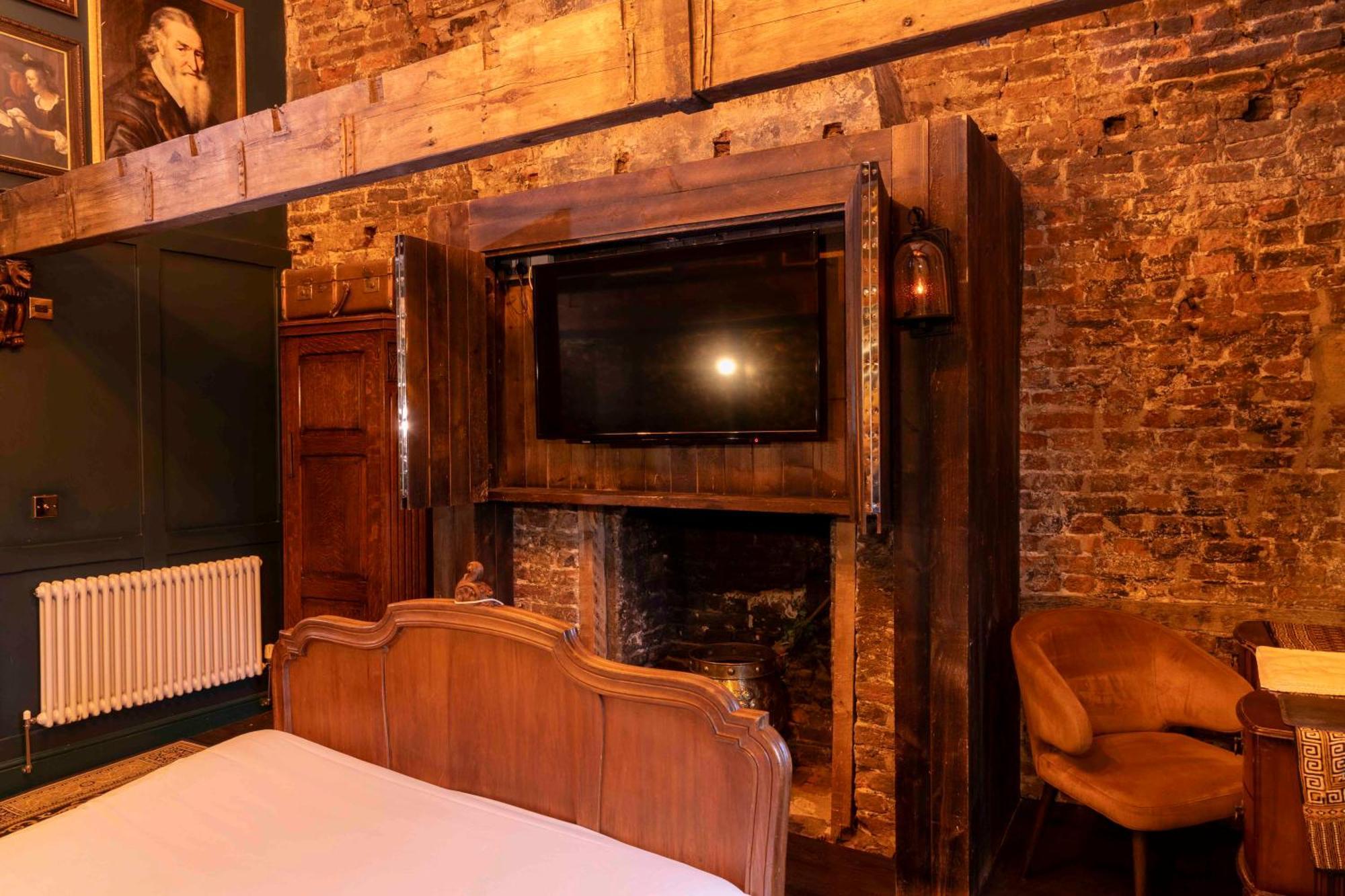 The Dirty Bottles Hotel Алник Экстерьер фото
