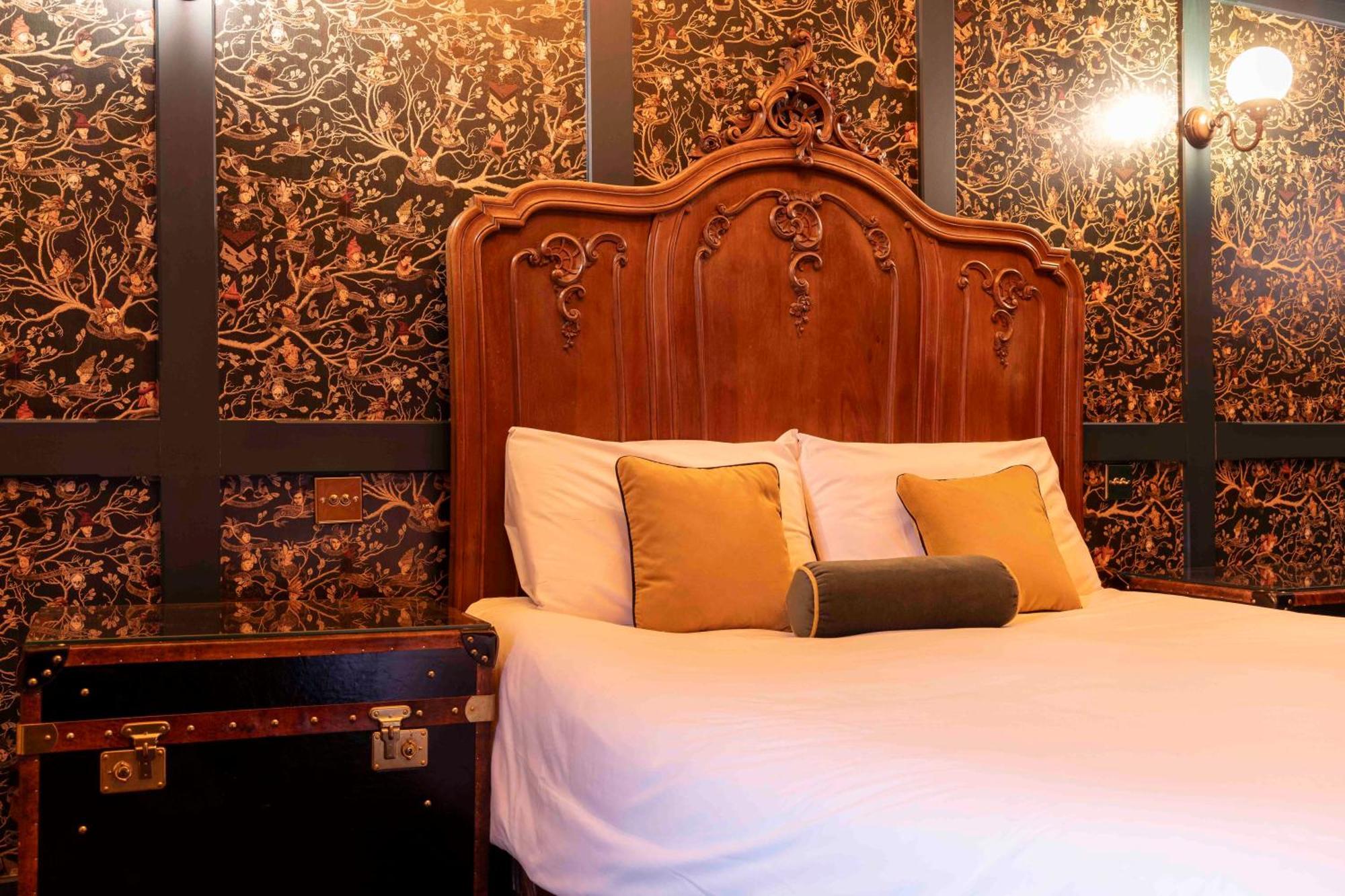 The Dirty Bottles Hotel Алник Экстерьер фото