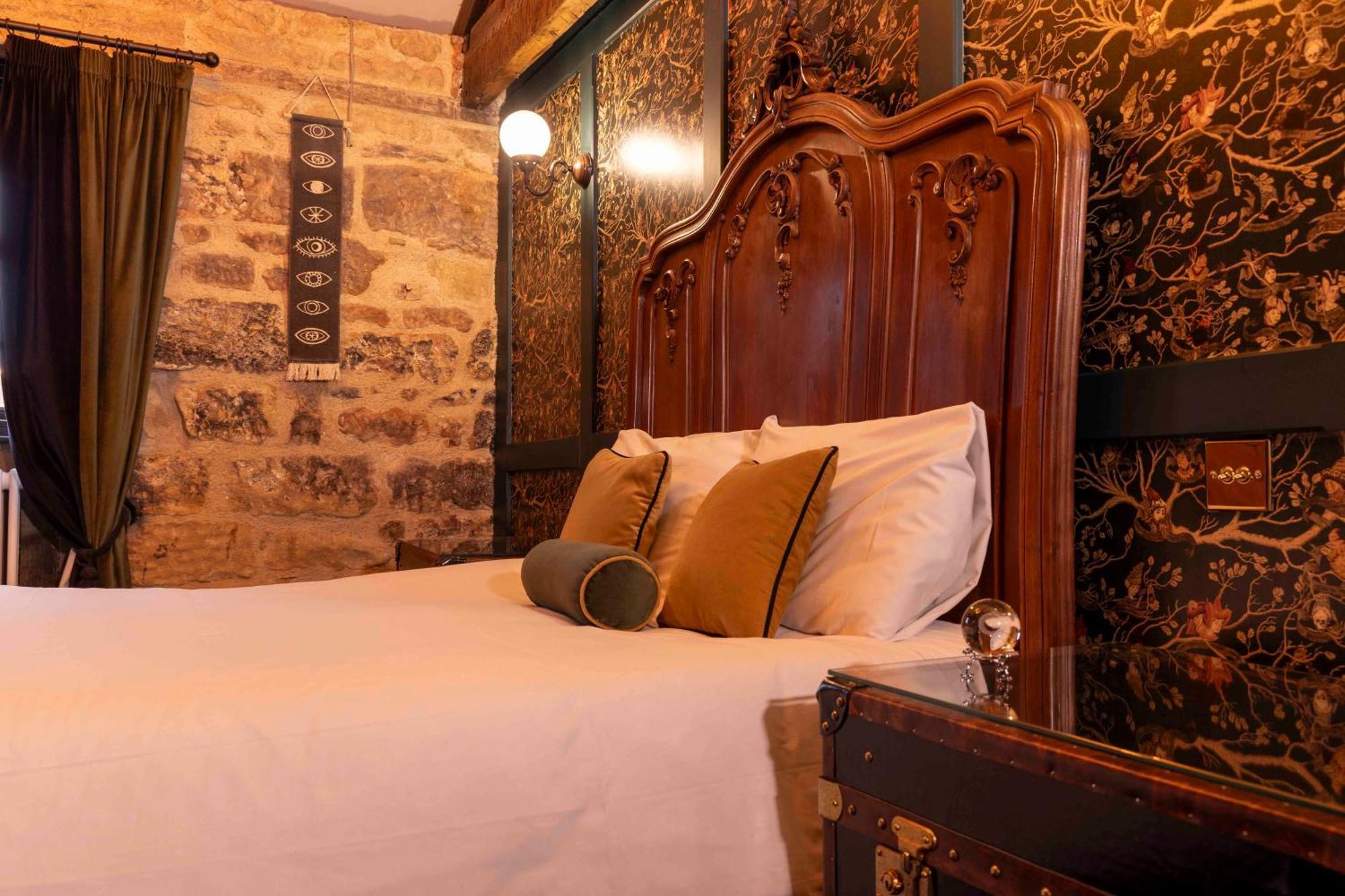 The Dirty Bottles Hotel Алник Экстерьер фото