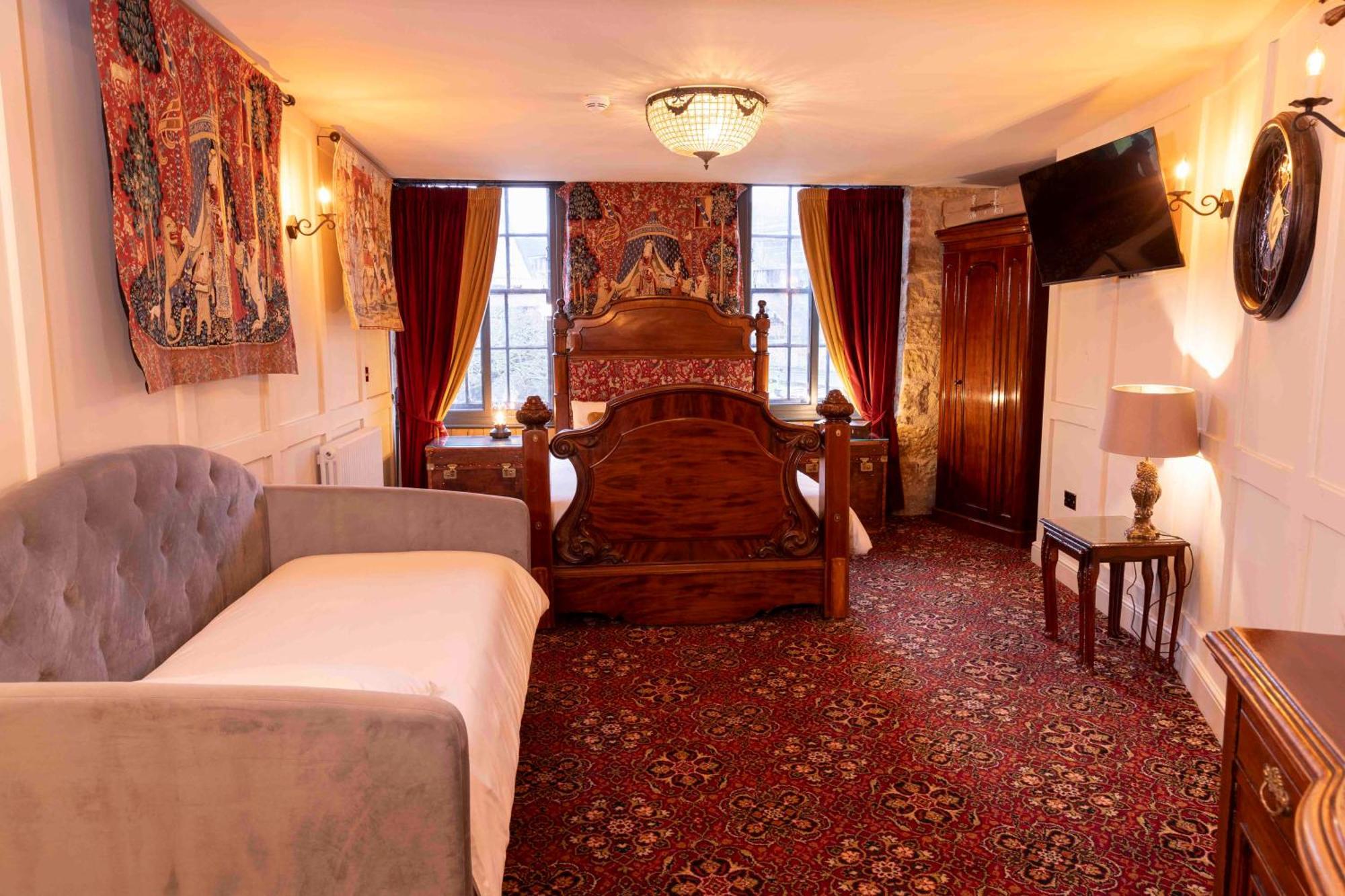 The Dirty Bottles Hotel Алник Экстерьер фото