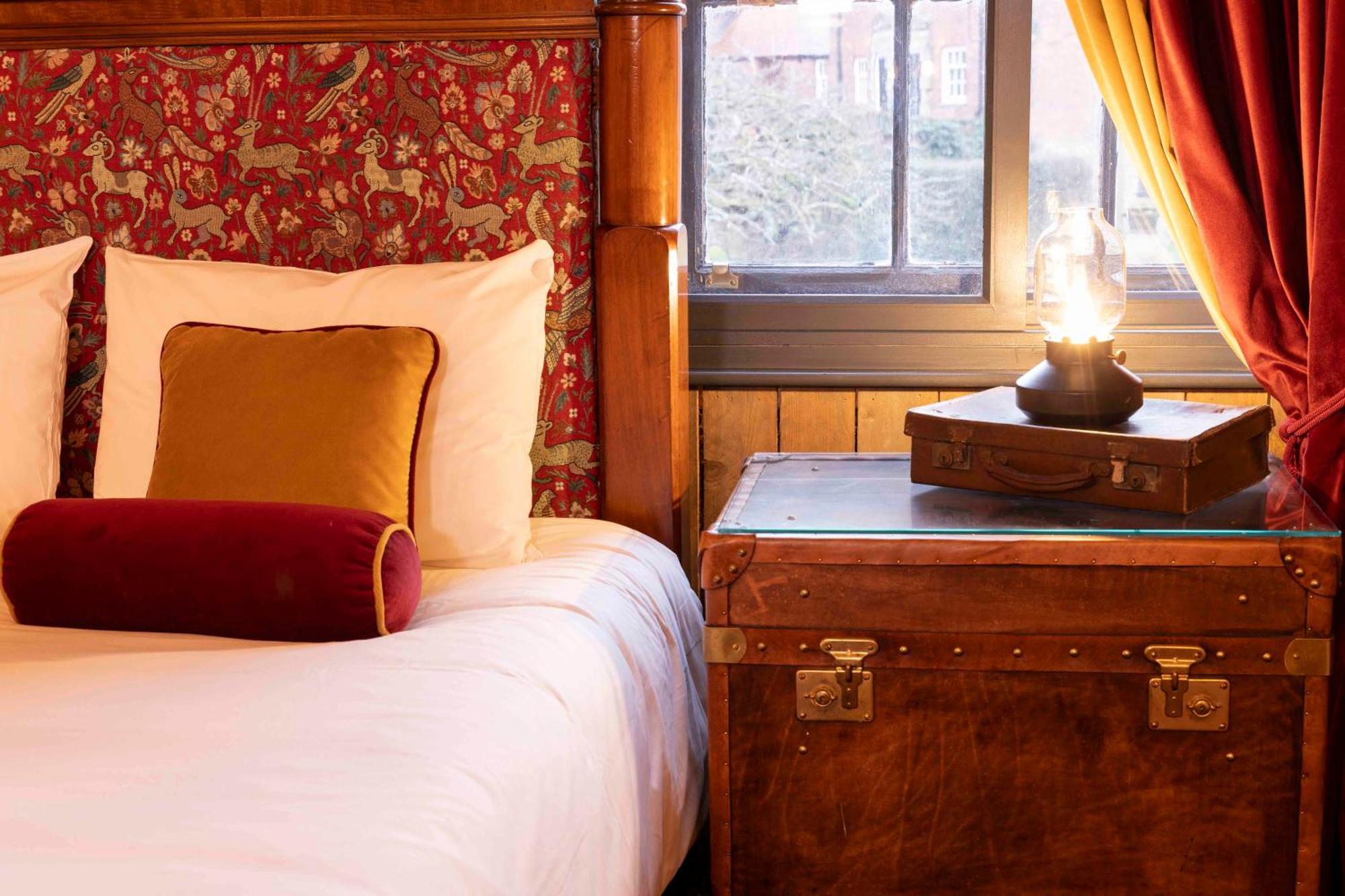 The Dirty Bottles Hotel Алник Экстерьер фото