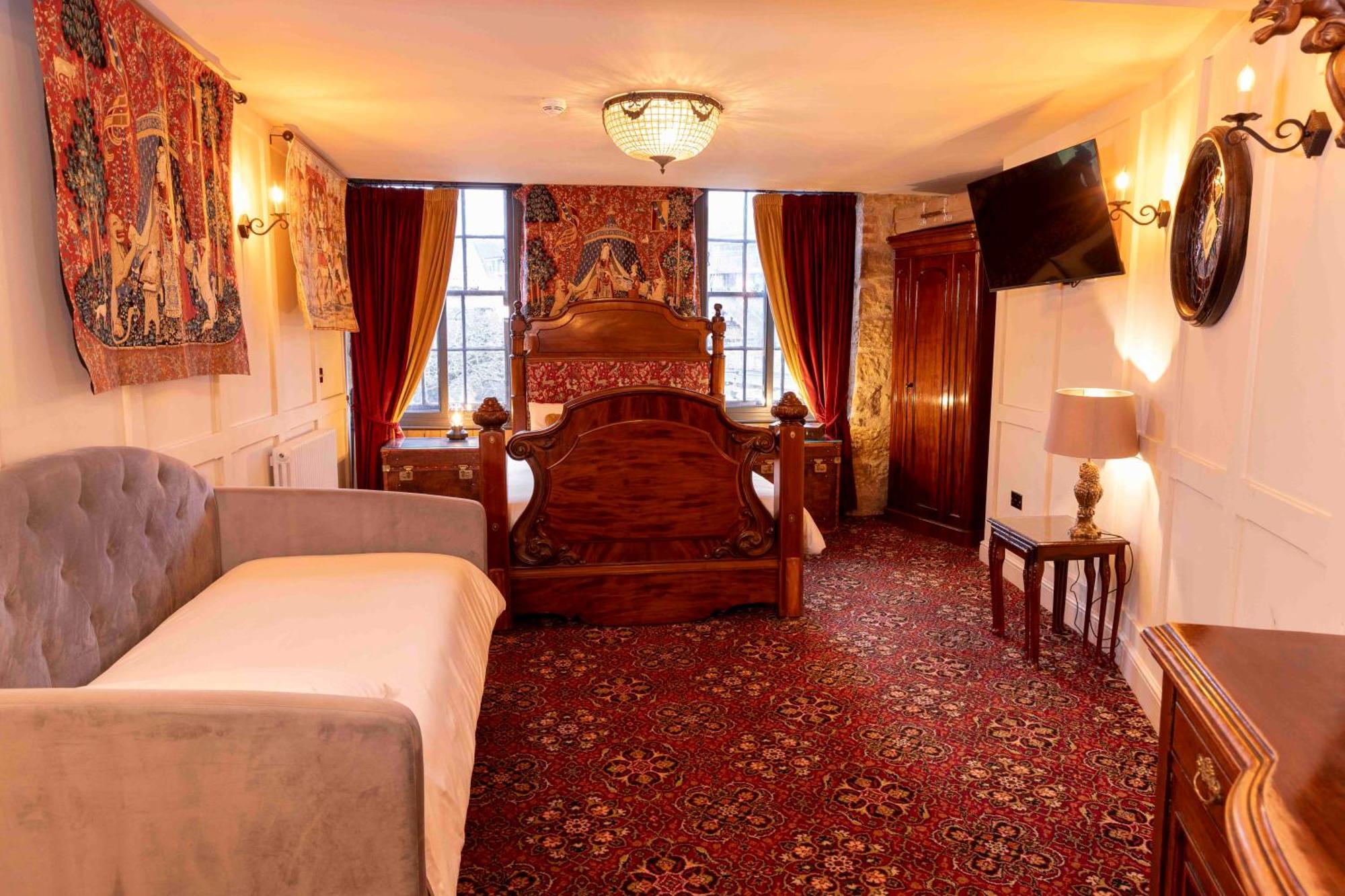 The Dirty Bottles Hotel Алник Экстерьер фото