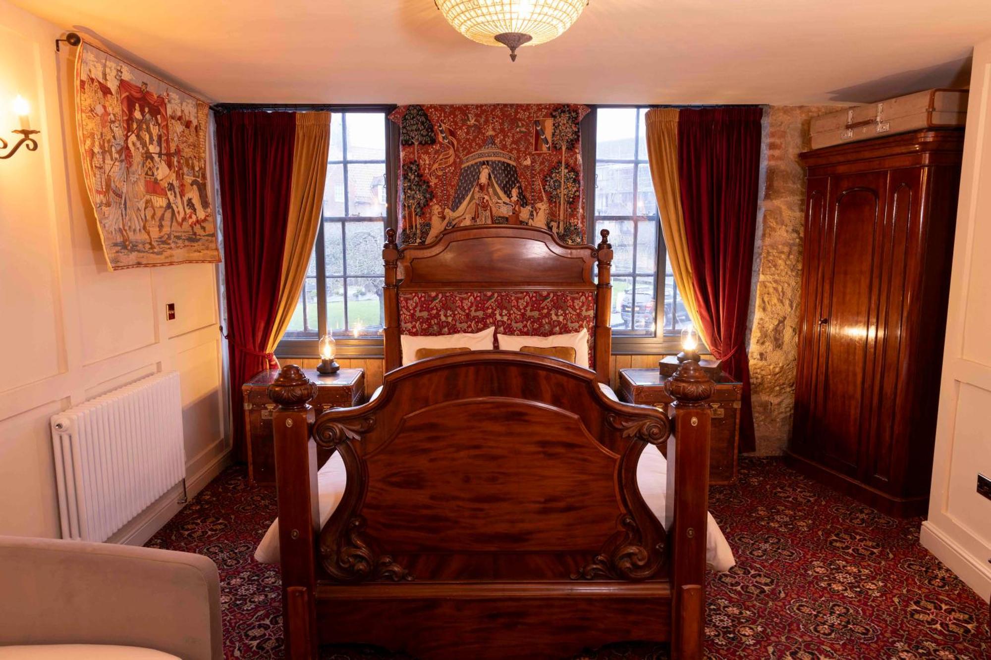 The Dirty Bottles Hotel Алник Экстерьер фото